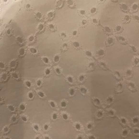 Old Navy Everyday Mid Rise Shorts-Size 14-White Eyelet - Picture 5 of 5